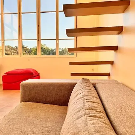 Spacious Loft In With Stunning View Parijs